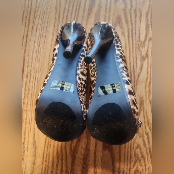Qupid Size 6 Leopard Print Platforms - Picture 3 of 5